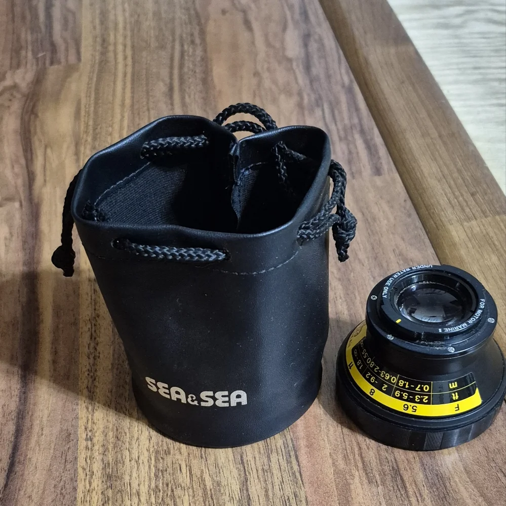 Sea & Sea Underwater Camera Lens - Black